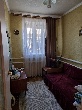 Азовский район, В с. З-Обрыв: дом 62 кв. м в центре, газ, вода в доме, сл. яма, скважина, уч. 28 сот., въезд кр. год, торг.  1