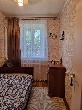 Азовский район, В с. З-Обрыв: дом 62 кв. м в центре, газ, вода в доме, сл. яма, скважина, уч. 28 сот., въезд кр. год, торг.  6